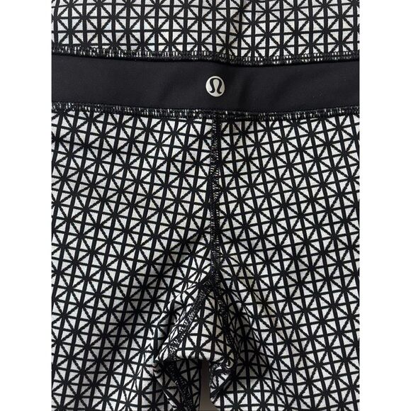 Lululemon Tri Geo Silver Spoon Groove Short Rare Print Women’s Size 4 - Picture 11 of 11